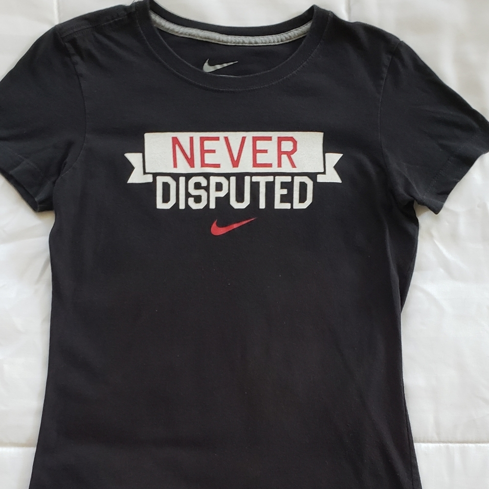 Nike Ladies SlimFit Size S Black T-shirt Pre-Owned